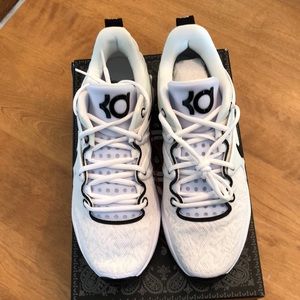 Nike KD15 men’s athletic shoes in size 11  new in original box
